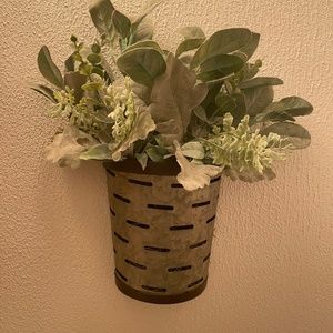 Galvanized metal flower container!  It is like new!!